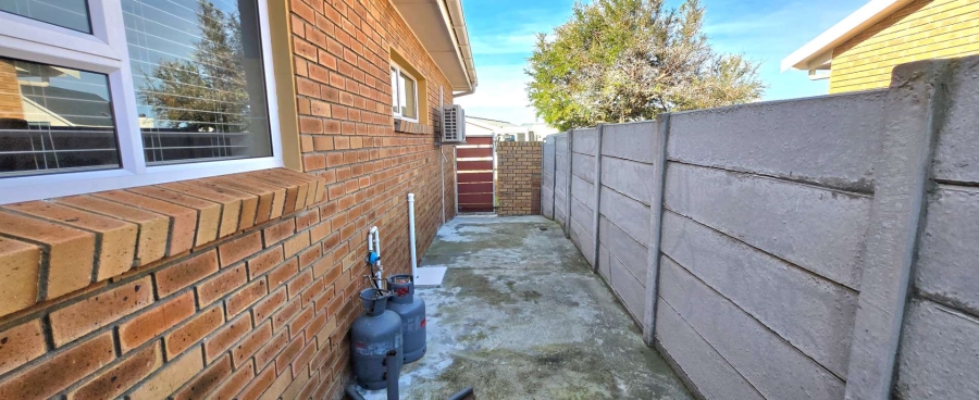 4 Bedroom Property for Sale in Franskraal Western Cape